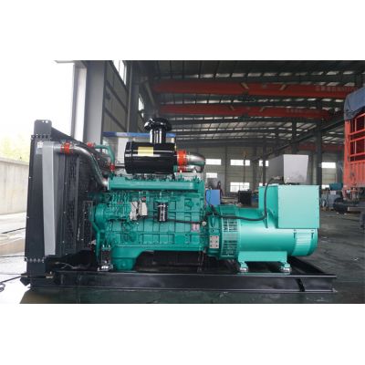 200kw乾能柴油發(fā)電機(jī)組-乾能6缸柴油機(jī)QN13G310D2柴油發(fā)電機(jī)組,缸徑/行程：135/150mm,柴油發(fā)電機(jī)組水冷發(fā)動(dòng)機(jī)功率227KW,柴油發(fā)電機(jī)組配套馬拉松斯坦福發(fā)電機(jī)。廠價(jià)直銷歡迎選購：13773399855。