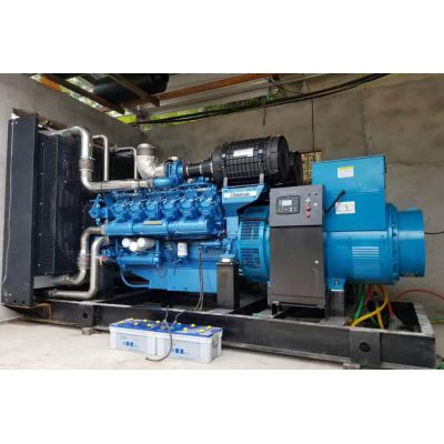 1000kw博杜安柴油發(fā)電機(jī)組-博杜安12缸柴油機(jī)12M33D1108E200柴油發(fā)電機(jī)組,缸徑/行程：150/185mm,柴油發(fā)電機(jī)組水冷發(fā)動(dòng)機(jī)功率1108KW,柴油發(fā)電機(jī)組配套馬拉松斯坦福發(fā)電機(jī)。廠價(jià)直銷歡迎選購：13773399855。