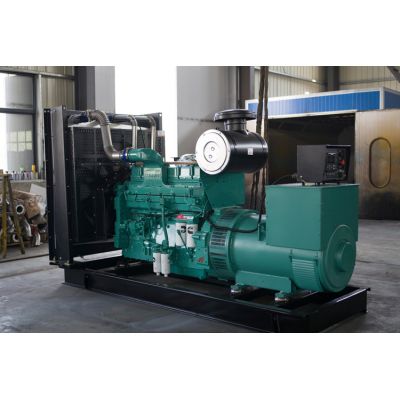 500kw重慶康明斯柴油發(fā)電機(jī)組-重慶康明斯6缸柴油機(jī)KTAA19-G6柴油發(fā)電機(jī)組,缸徑/行程：159/159mm,柴油發(fā)電機(jī)組水冷發(fā)動(dòng)機(jī)功率570KW,柴油發(fā)電機(jī)組配套馬拉松斯坦福發(fā)電機(jī)。廠價(jià)直銷歡迎選購(gòu)：13773399855。