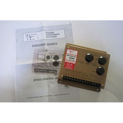 6端子接直流24V（特殊訂貨12V）電源，可利用發(fā)動(dòng)機(jī)的控制電瓶、起動(dòng)電瓶或采用其它穩(wěn)壓及非穩(wěn)壓電源供電，但要保證系統(tǒng)的峰值功耗和電壓波動(dòng)范圍的要求。當(dāng)采用起動(dòng)電瓶供電時(shí)，必須設(shè)置充電裝置以保證電瓶電量充足。在發(fā)動(dòng)機(jī)起動(dòng)時(shí)，電瓶短時(shí)間的輸出電壓跌落不會(huì)影響調(diào)速器正常工作。轉(zhuǎn)速控制器正電源端（6腳）通過電源開關(guān)（或停機(jī)開關(guān)）、必要時(shí)可加保險(xiǎn)絲串連直接接至24V電瓶正極，即直接從電瓶正極取電。轉(zhuǎn)速控制器負(fù)電源端（5腳）必須從電瓶負(fù)極直接引線。如果電源負(fù)極需接地，則電源負(fù)極在電瓶負(fù)極端接大地，不能從控制器負(fù)極（
