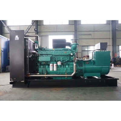 700KW玉柴柴油發(fā)電機(jī)組-玉柴6缸柴油機(jī)YC6TD1000-D30,柴油發(fā)電機(jī)組缸徑/行程：152/180mm,柴油發(fā)電機(jī)組水冷發(fā)動(dòng)機(jī)功率735KW,柴油發(fā)電機(jī)組配套馬拉松斯坦福發(fā)電機(jī)。廠價(jià)直銷歡迎選購(gòu)：13773399855。