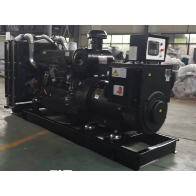 300kw上柴股份柴油發(fā)電機組-上柴動力6缸柴油機SC12E480D2柴油發(fā)電機組,缸徑/行程：128/153mm,柴油發(fā)電機組水冷發(fā)動機功率355KW,柴油發(fā)電機組配套馬拉松斯坦福發(fā)電機。廠價直銷歡迎選購：13773399855。